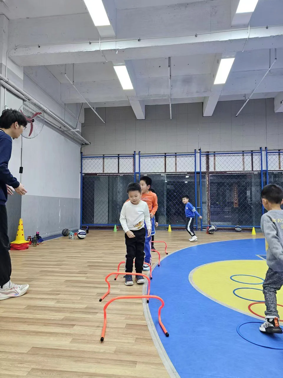 篮球教练如何帮助球员理解规则的重要性?_2